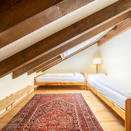 Apartment 5401 Grosszuegige Dachgeschoss-wohnung Mit Parkettboden Und Balkon - Moderne Und Helle Gestaltung