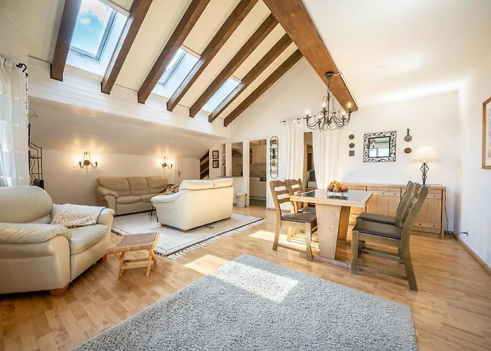 5401 Grosszuegige Dachgeschoss-wohnung Mit Parkettboden Und Balkon - Moderne Und Helle Gestaltung