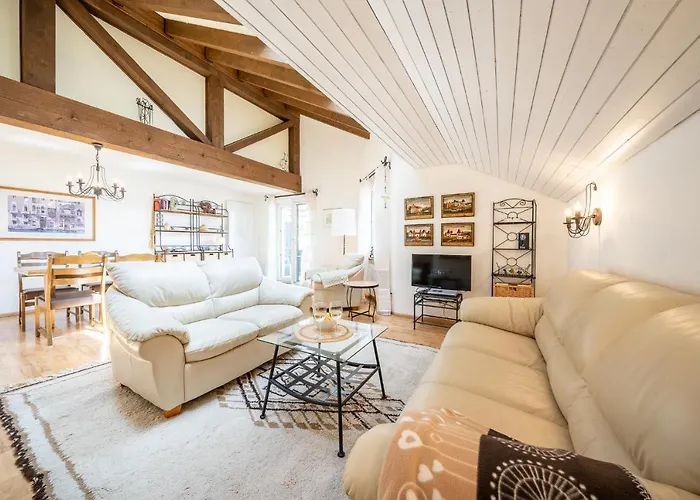 5401 Grosszuegige Dachgeschoss-wohnung Mit Parkettboden Und Balkon - Moderne Und Helle Gestaltung Vulpera