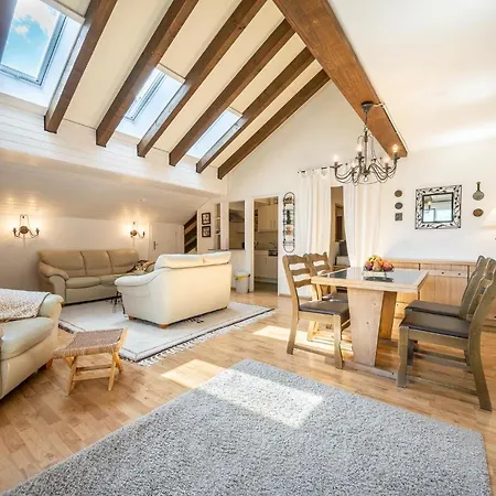 5401 Grosszuegige Dachgeschoss-wohnung Mit Parkettboden Und Balkon - Moderne Und Helle Gestaltung